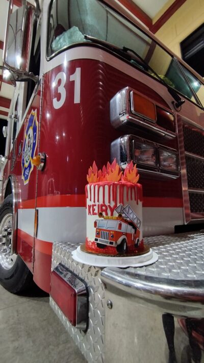 WhatsApp Image 2025-11-24 at 5.17.03 PM Pastel de bomberos